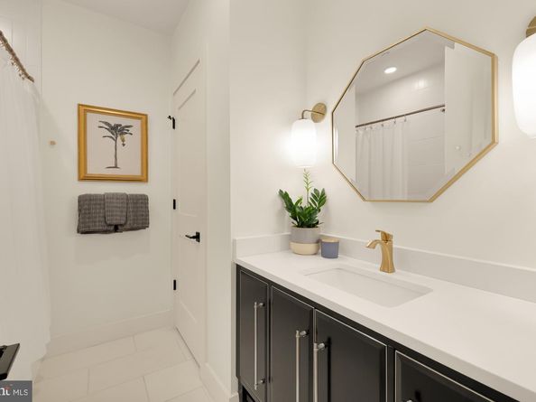 623 14TH Place NE D, Washington DC 20002