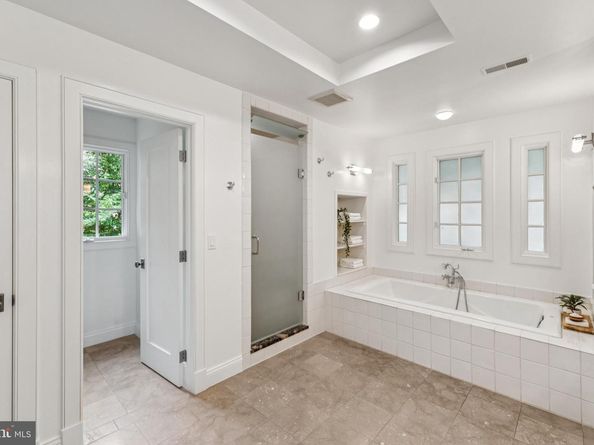 2915 38TH Street NW, Washington DC 20016