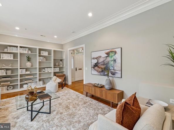 2915 38TH Street NW, Washington DC 20016