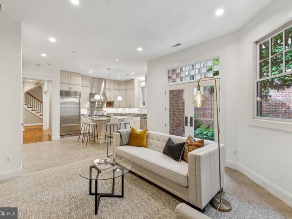 2915 38TH Street NW, Washington DC 20016
