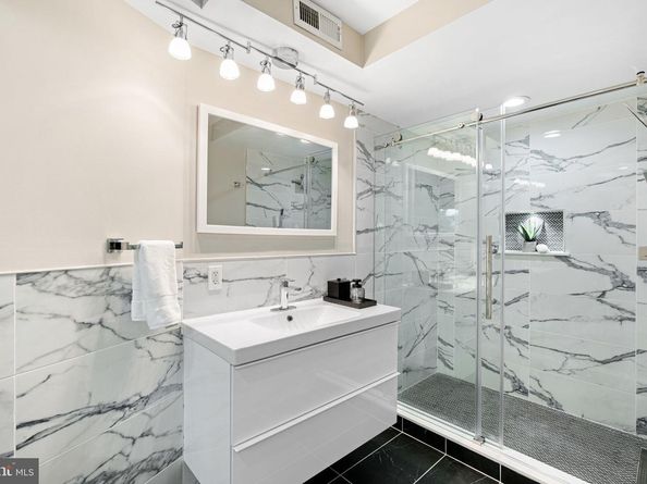 444 Poplar Street, Philadelphia PA 19123