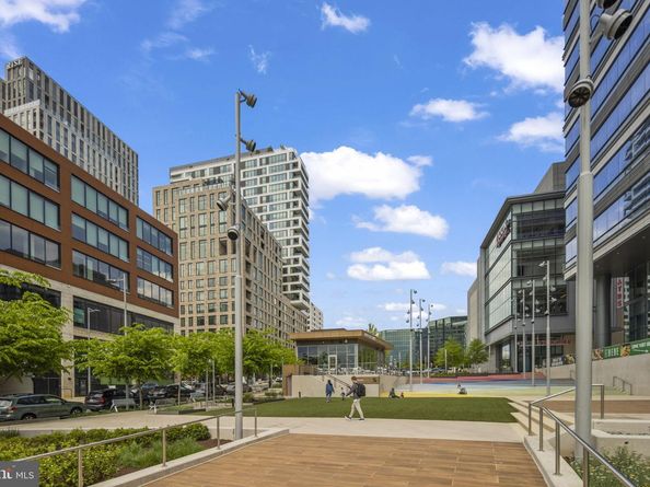 8340 Greensboro Drive 302, Mclean VA 22102