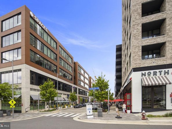 8340 Greensboro Drive 302, Mclean VA 22102