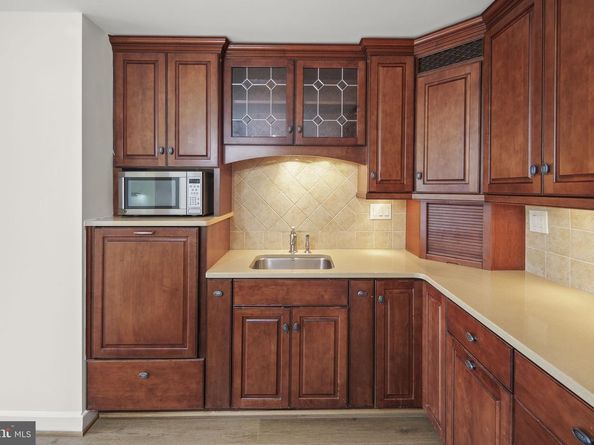 8340 Greensboro Drive 302, Mclean VA 22102