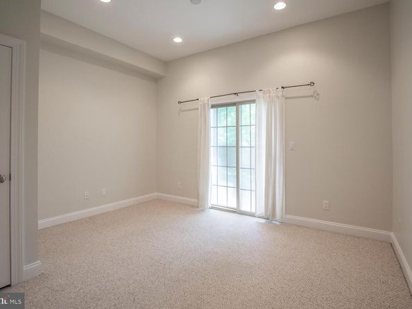 635 Dupont Street O, Philadelphia PA 19128