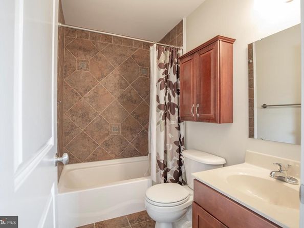 635 Dupont Street O, Philadelphia PA 19128