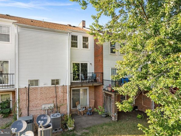 1049 Brixton Court B, Sterling VA 20164