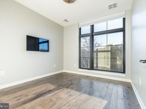 4523 Riverside Way, Philadelphia PA 19127