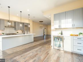 4523 Riverside Way, Philadelphia PA 19127