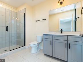 4523 Riverside Way, Philadelphia PA 19127