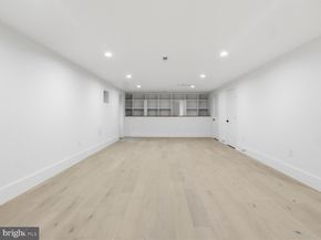 818 N Edgewood Street, Arlington VA 22201