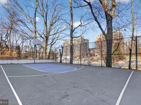 1320 N Fort Myer Drive N 824, Arlington VA 22209