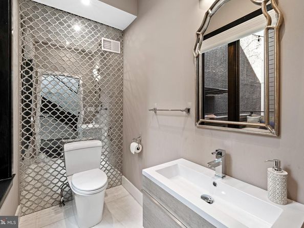 722 N 3rd Street, Philadelphia PA 19123