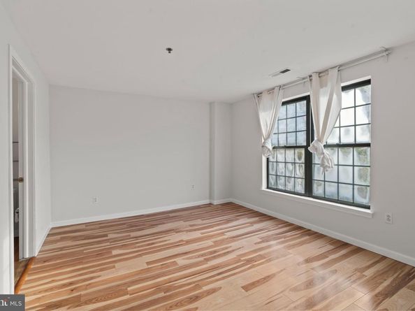 2 Leverington 24, Philadelphia PA 19127