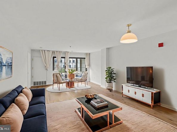 2 Leverington 24, Philadelphia PA 19127