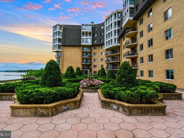 1250 S Washington Street 816, Alexandria VA 22314