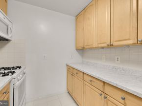 2911 Charing Cross Road 16, Falls Church VA 22042