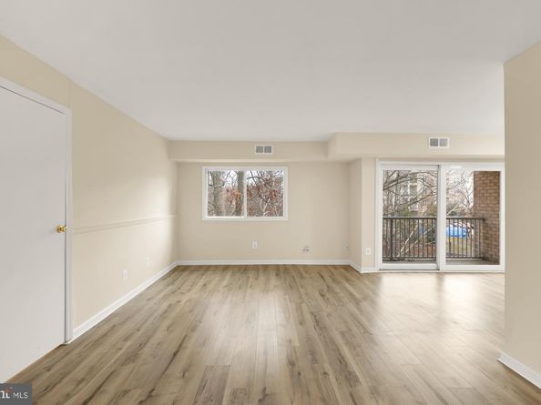 2911 Charing Cross Road 16, Falls Church VA 22042