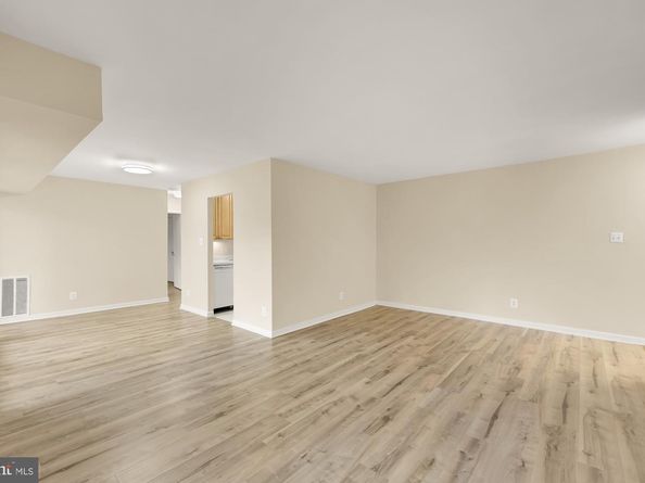 2911 Charing Cross Road 16, Falls Church VA 22042