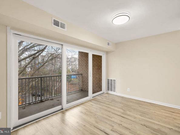 2911 Charing Cross Road 16, Falls Church VA 22042