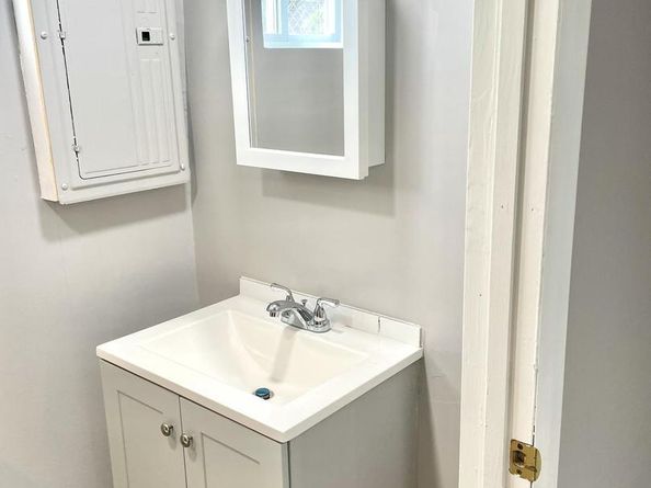 565 E Nelson Avenue, Alexandria VA 22301