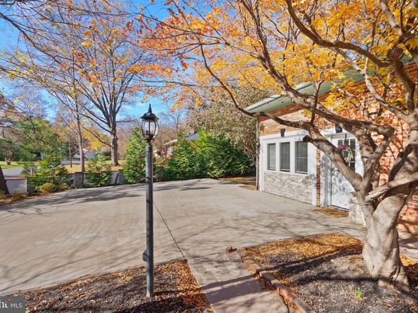 4211 Downing Street, Annandale VA 22003