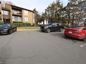 545 Florida Avenue 102, Herndon VA 20170