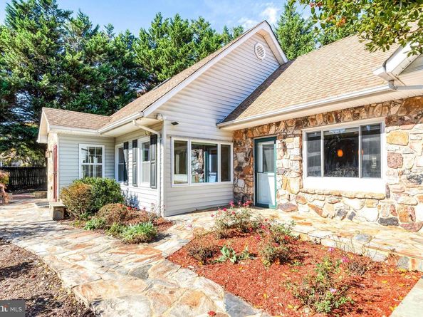 9720 Five Oaks Road, Fairfax VA 22031