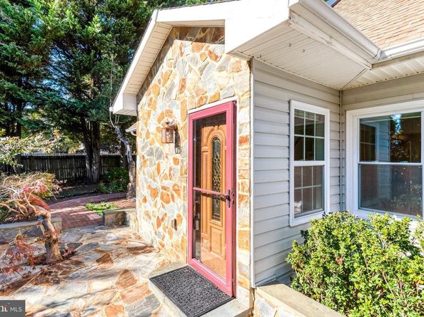 9720 Five Oaks Road, Fairfax VA 22031