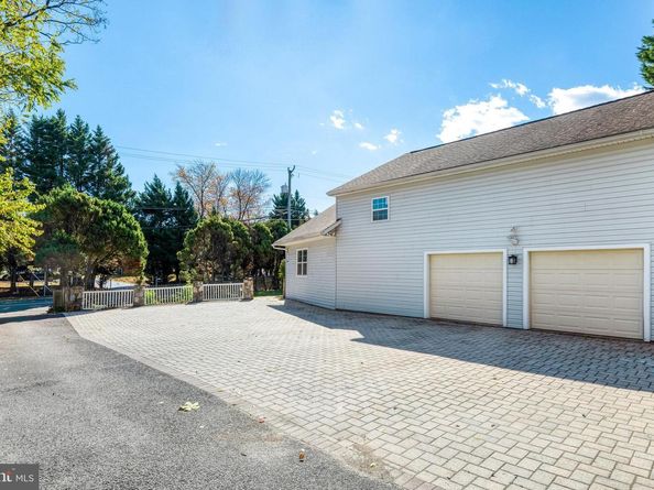 9720 Five Oaks Road, Fairfax VA 22031