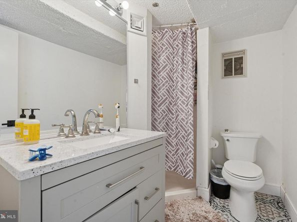 3900 Ford Road 23B, Philadelphia PA 19131