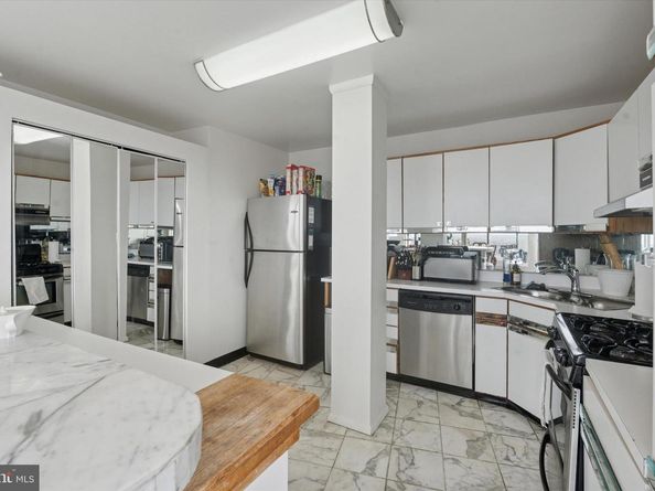 3900 Ford Road 23B, Philadelphia PA 19131