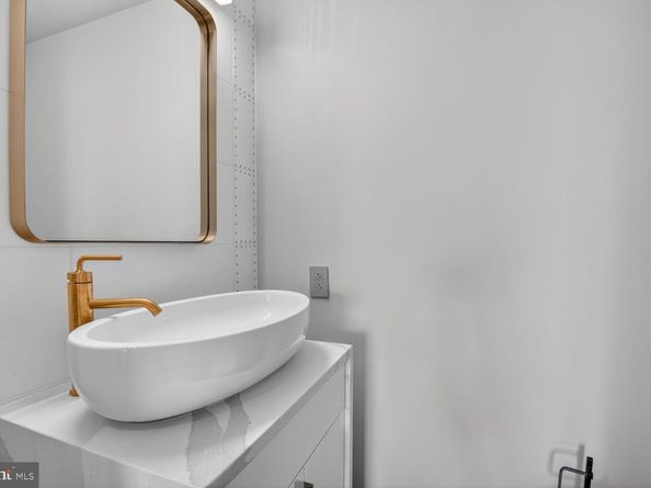 8220 Crestwood Heights Drive 712, Mclean VA 22102