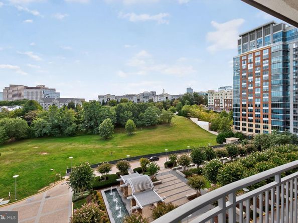 8220 Crestwood Heights Drive 712, Mclean VA 22102