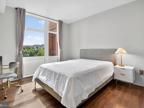 8220 Crestwood Heights Drive 712, Mclean VA 22102