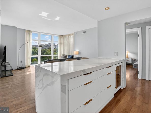 8220 Crestwood Heights Drive 712, Mclean VA 22102