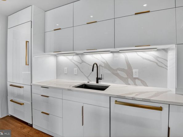 8220 Crestwood Heights Drive 712, Mclean VA 22102