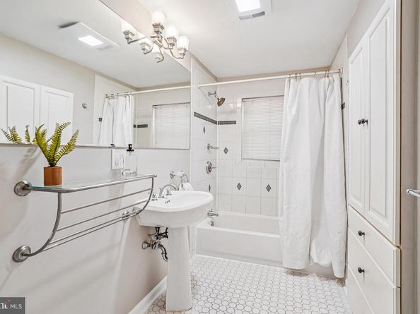2329 N Edison Street, Arlington VA 22207