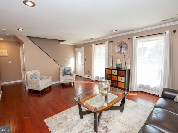 7 Canal Road, Levittown PA 19057