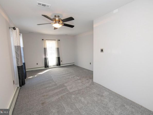 7 Canal Road, Levittown PA 19057