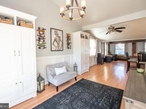 7 Canal Road, Levittown PA 19057