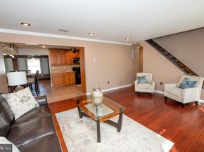 7 Canal Road, Levittown PA 19057
