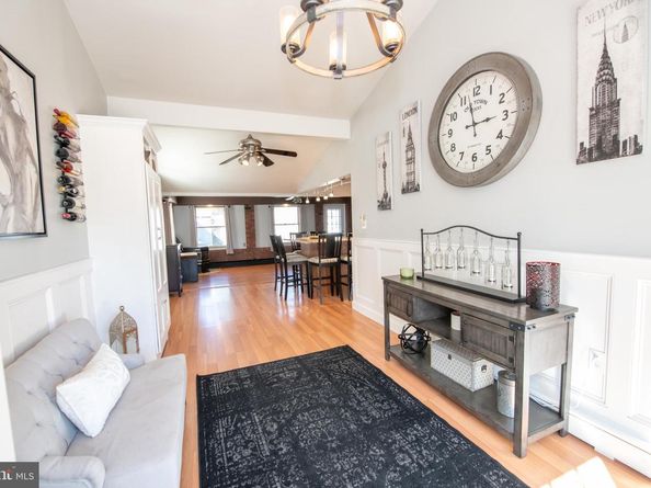 7 Canal Road, Levittown PA 19057