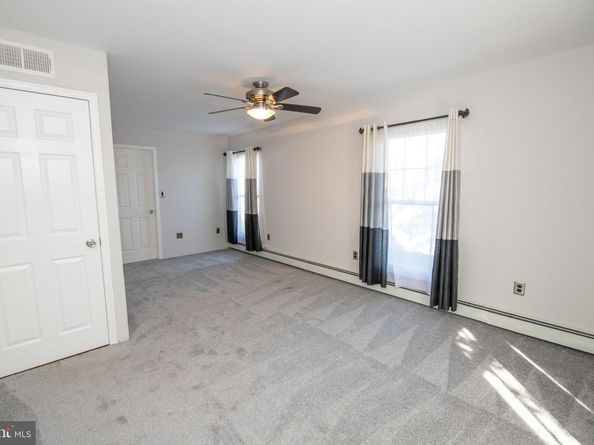 7 Canal Road, Levittown PA 19057