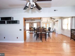 7 Canal Road, Levittown PA 19057