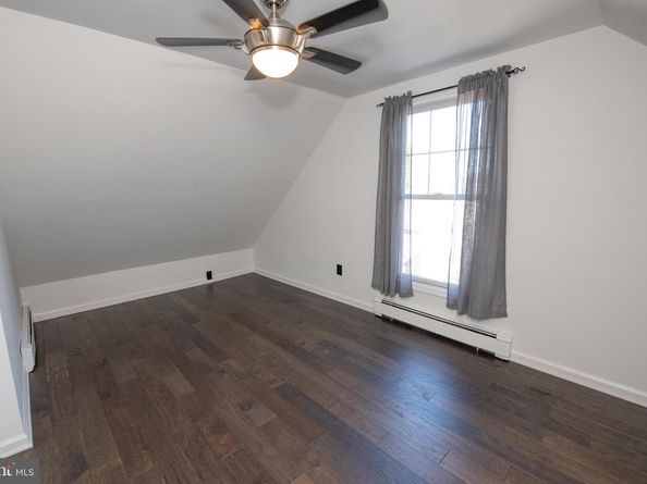7 Canal Road, Levittown PA 19057