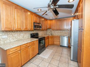 7 Canal Road, Levittown PA 19057