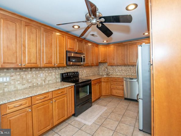 7 Canal Road, Levittown PA 19057