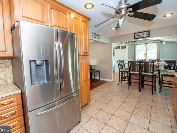 7 Canal Road, Levittown PA 19057