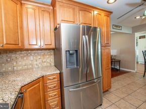 7 Canal Road, Levittown PA 19057